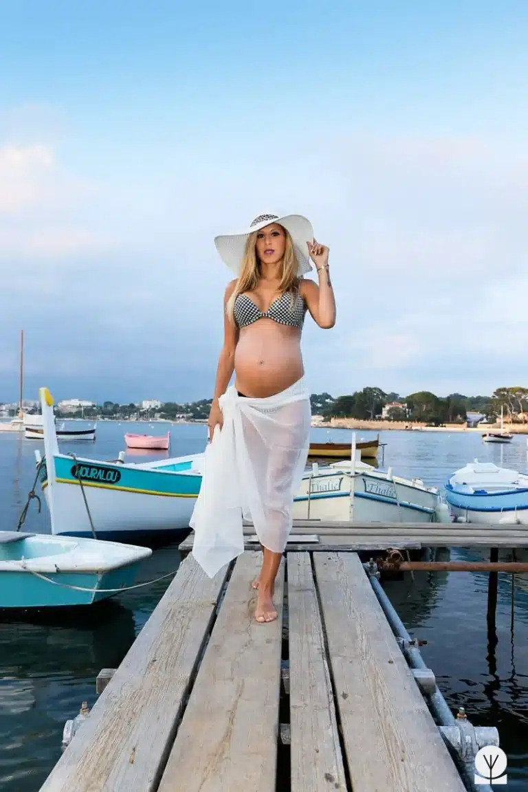 Shooting photo grossesse au cap sur un vieux ponton